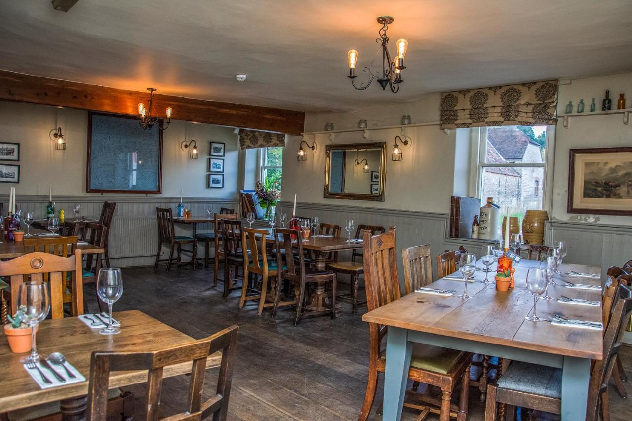 The George Inn Warminster Exteriör bild